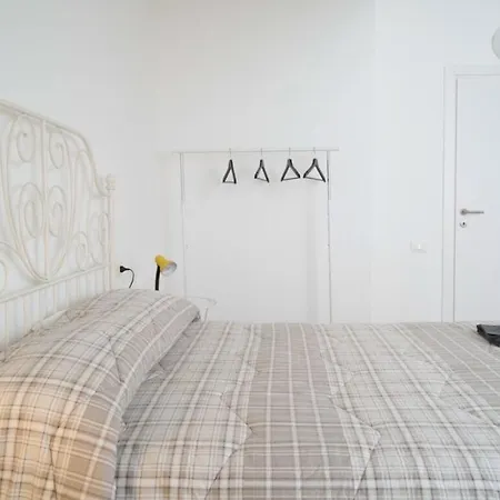 La Mansarda Del Poeta - Milano, Loreto Nolo Apartment *