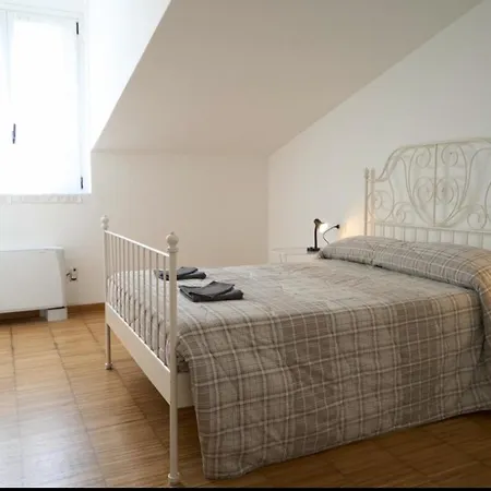 Apartment La Mansarda Del Poeta - Milano, Loreto Nolo